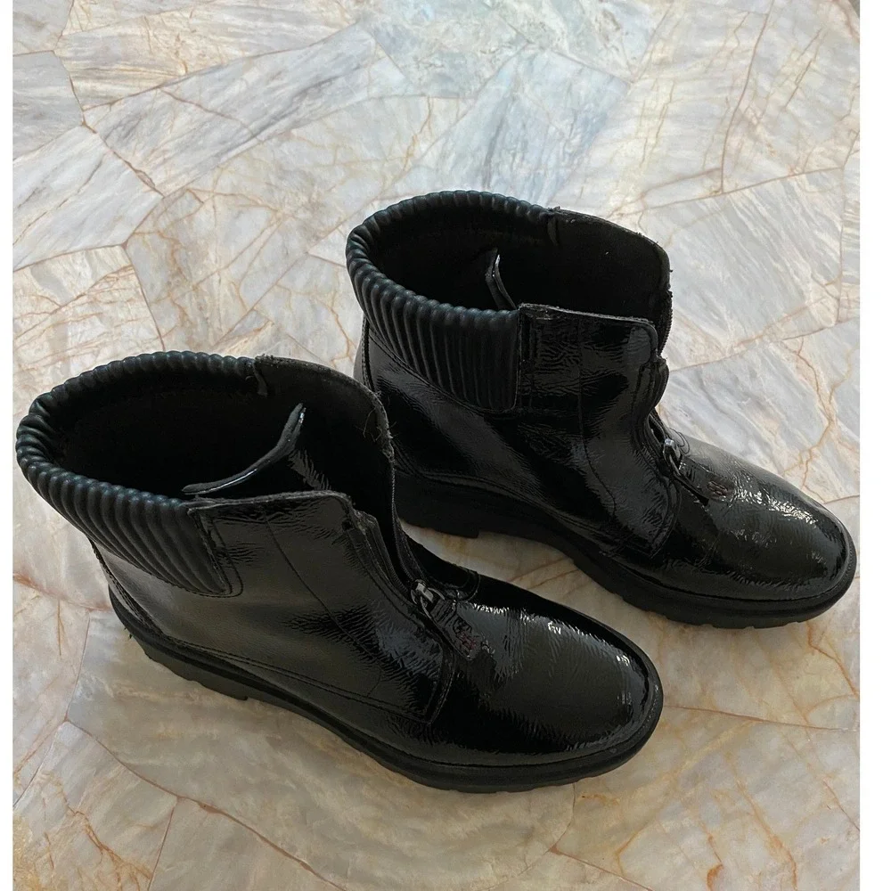 Clarks Womens Black Patent Leather Front Zip Lug Sole Ankle Boots 26167694 7.5